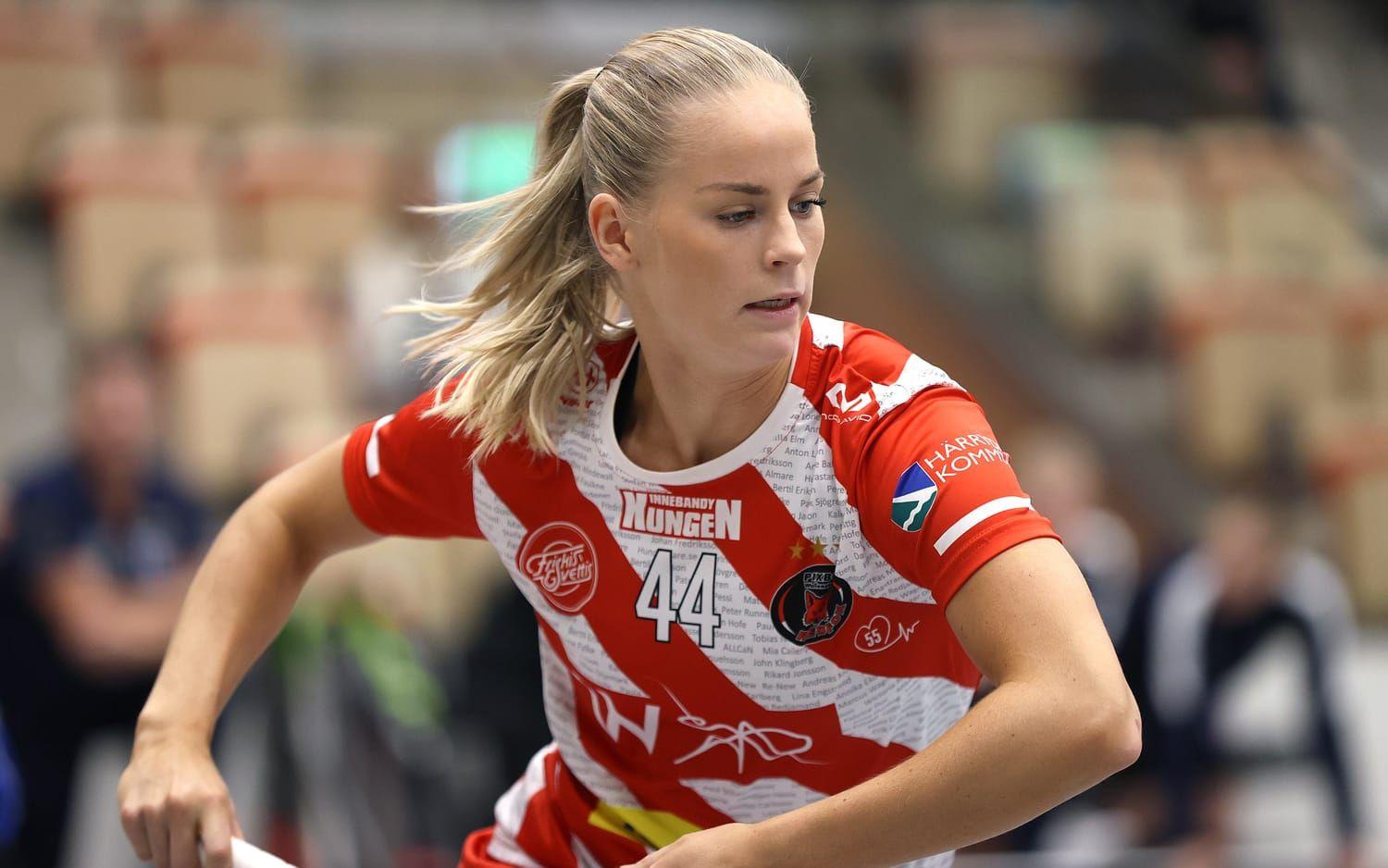Pixbos Amanda Berggren är tillbaka i spel efter en korsbandsskada, och nu även tillbaka i målprotokollet.