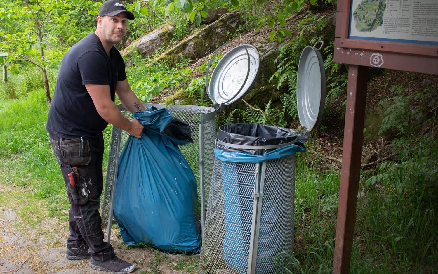 Jörgen Hagström tömmer soporna dagligen, året runt. Innan problemen med dumpade hushållssopor började, tömde de soporna var fjortonde dag. 