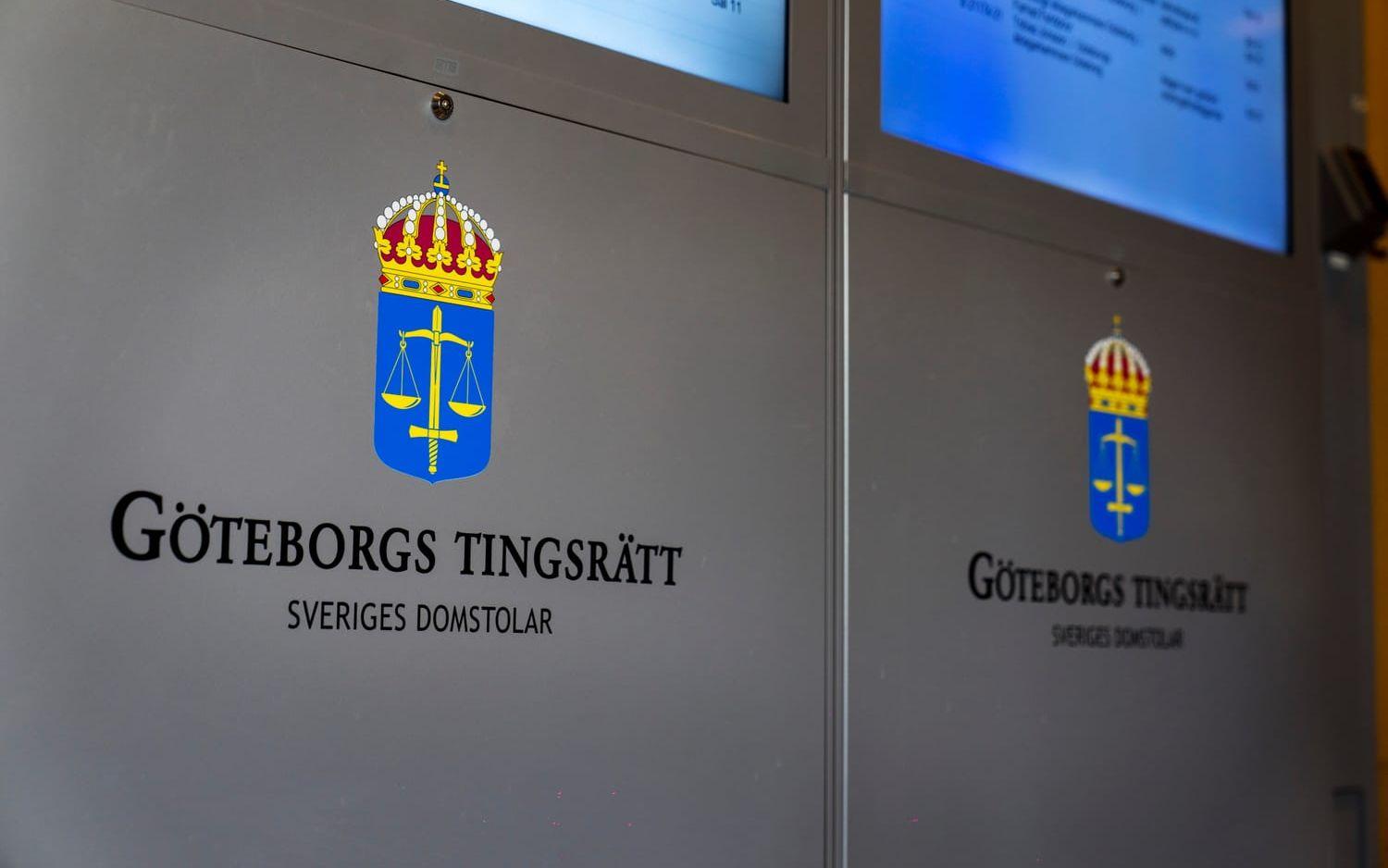 Göteborgs tingsrätt har dömt en Mölnlycke-kvinna för vållande till kroppsskada och vårdslöshet i trafiken, efter en olycka i Lindome 2022. 