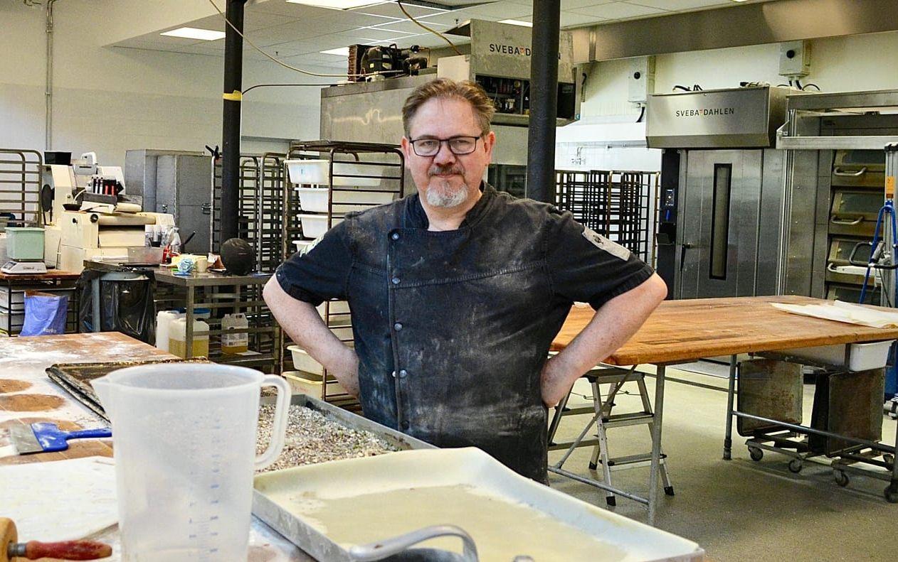 Stenugnsbageriet tvingas nu stänga två av sina butiker, men satsar samtidigt på lokalen i Mönlycke Fabriker.