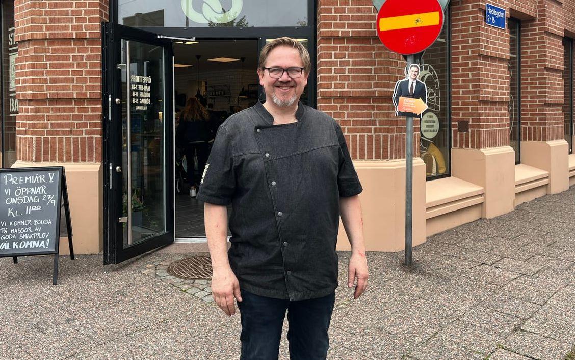 Fredrik Frigell utanför sin tidigare butik på Engelbrektsgatan vid Heden i Göteborg. Butiken har sedan tidigare gått vidare till andra ägare.